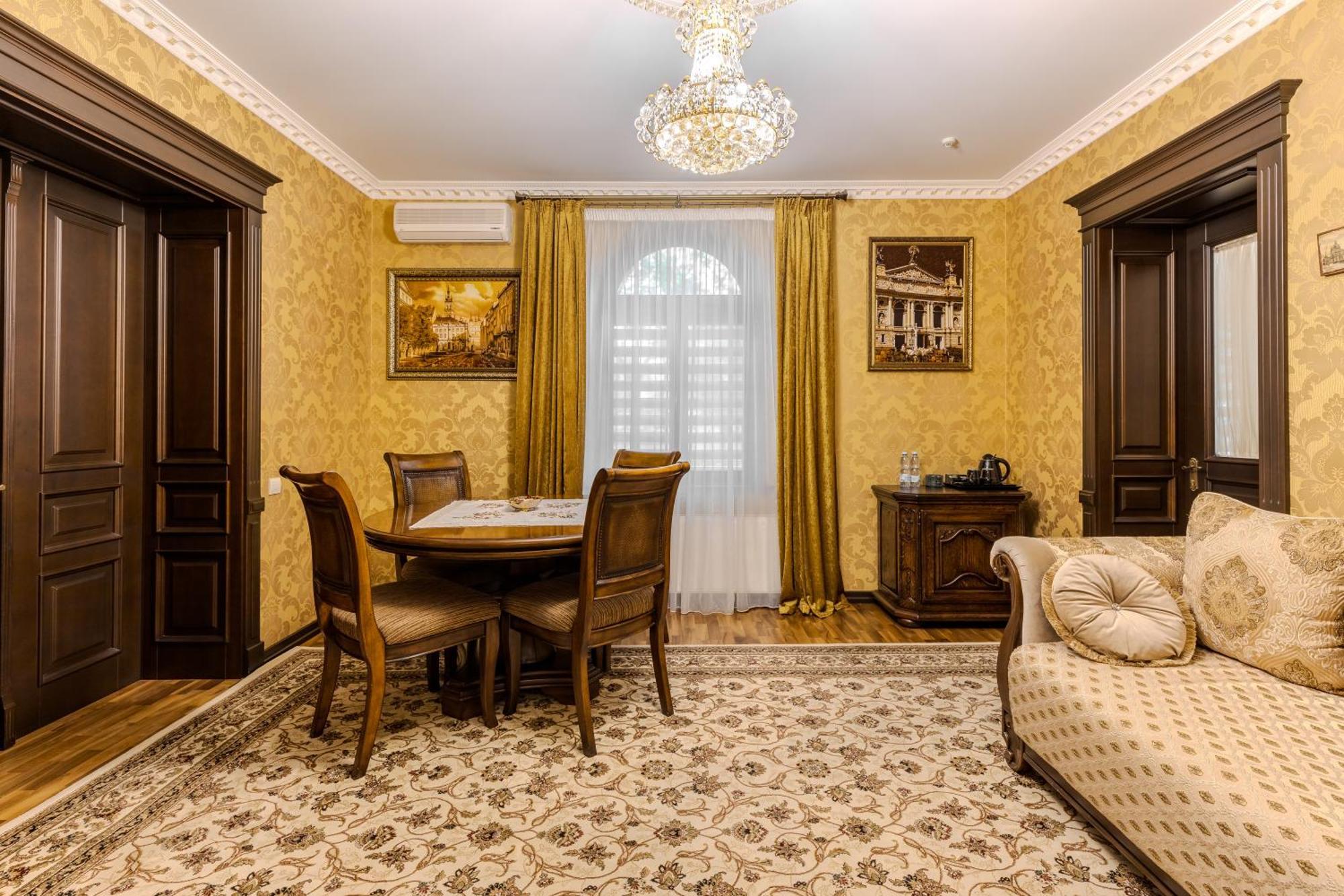 Luxury Boutique Andreevskiy Лвив Екстериор снимка